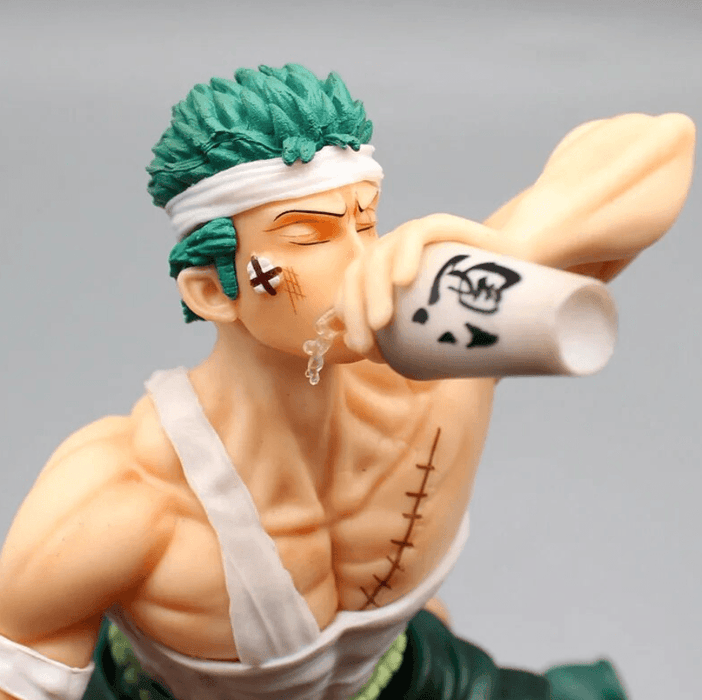 Figurine One Piece Roronoa Zoro Injured Drinking - Magasin Manga